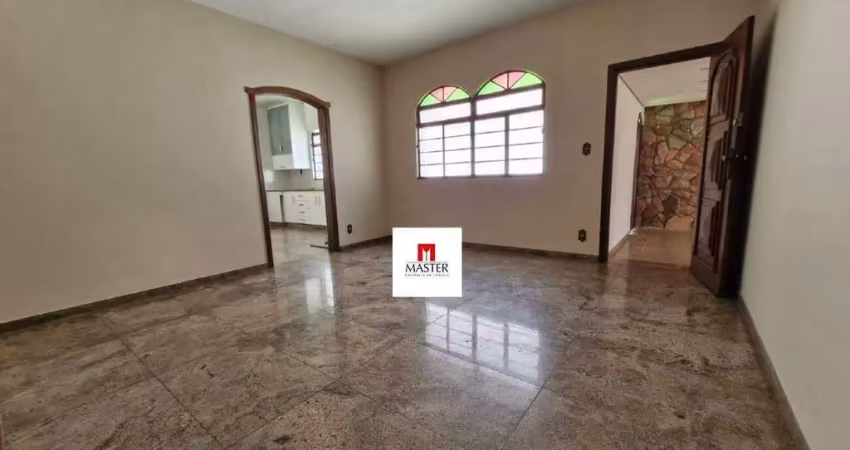Casa em belo horizonte (castelo) — 360 m² de área construída, 420 m² de terreno, 4 quartos e 2 suítes