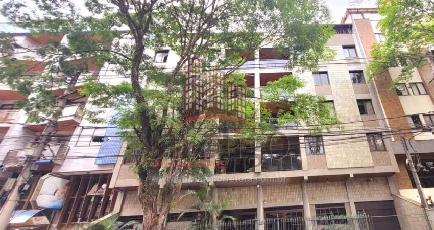 A329 Amplo apartamento com 3 quartos e 2 vagas de garagem, Centro- Nova Friburgo-RJ