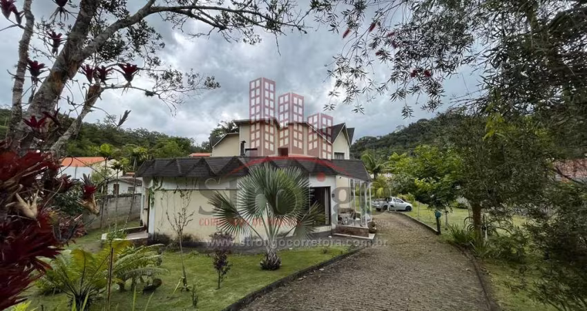 C483 Bela Casa com estilo único localizado na Fazenda Bela Vista, Nova Friburgo-RJ