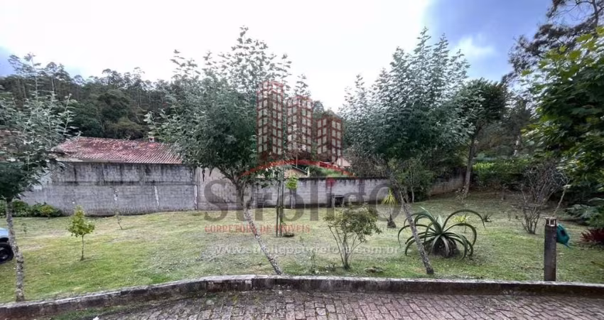 T132 Terreno plano medindo 459 m² em ótima localização, Nova Friburgo-RJ