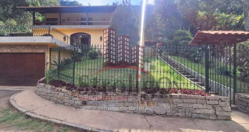 C504 Casa ampla com 4 quartos a 8 km do Centro da Cidade, Nova Friburgo-RJ
