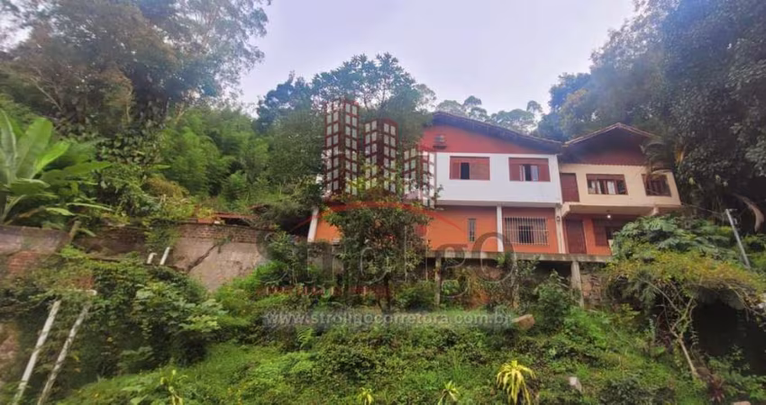 C513 Casa em área nobre, Vale dos Pinheiros- Nova Friburgo-RJ
