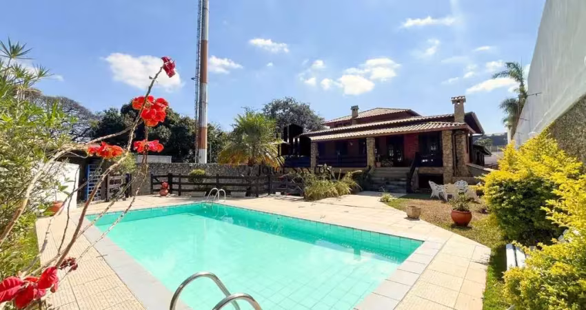 Casa à venda na Alameda das Lathânias, 303, São Luiz, Belo Horizonte