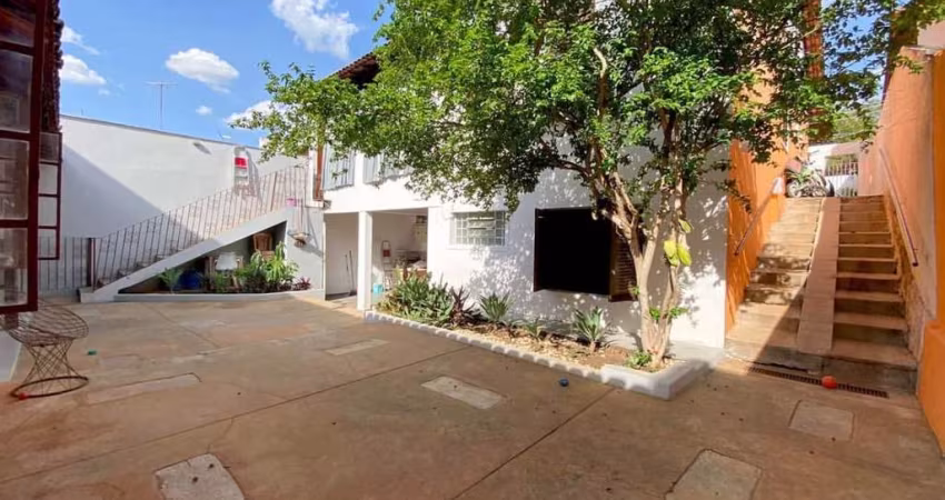 Casa para Venda em Belo Horizonte, Ouro Preto, 4 dormitórios, 1 suíte, 3 banheiros, 5 vagas