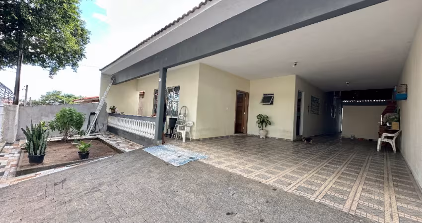CASA TERRÉA COM EDÍCULA