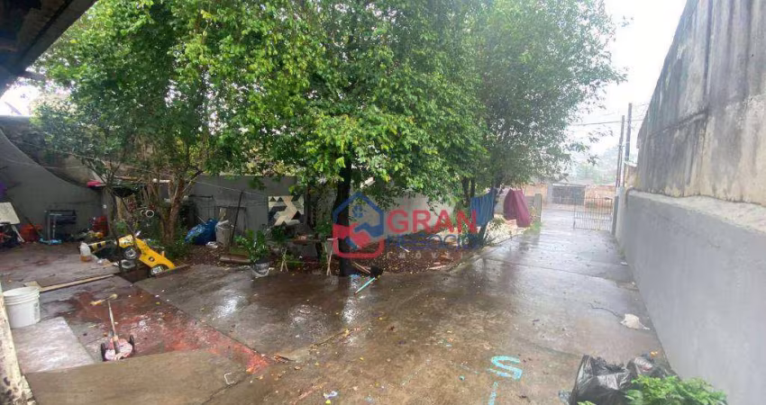 Terreno com 2 casas e quintal