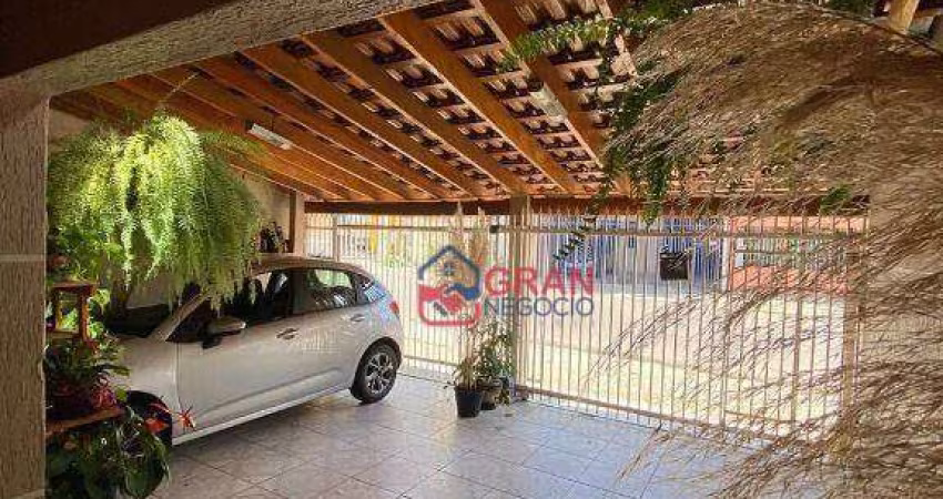 Sobrado para venda com 4 quartos em Cutitiba- PR.