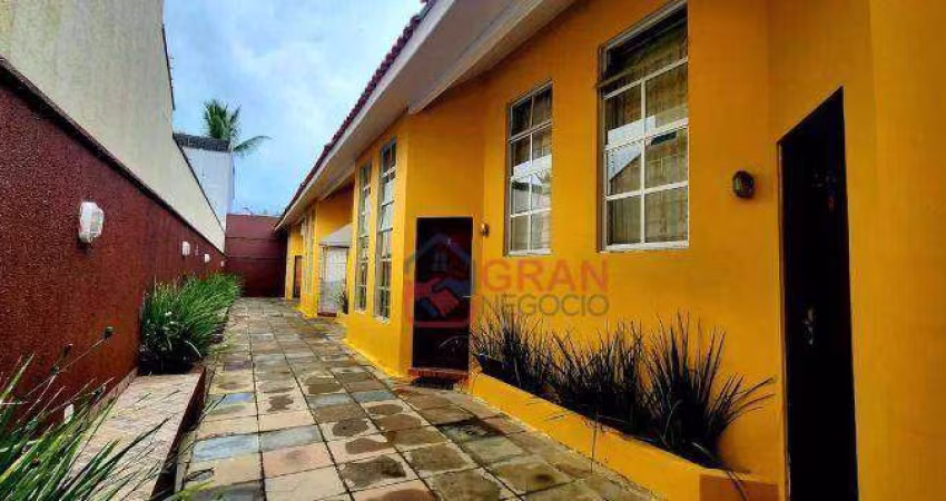 CASA À VENDA EM CAIOBÁ - A 450m DA PRAIA