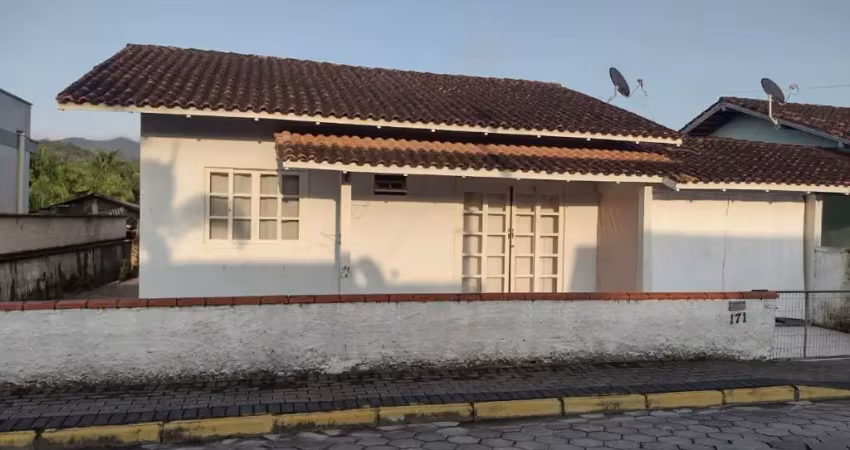 Casa com ótima localização