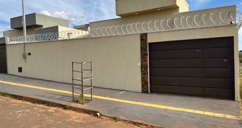 Casa, com garantia de 4 anos pela construtora