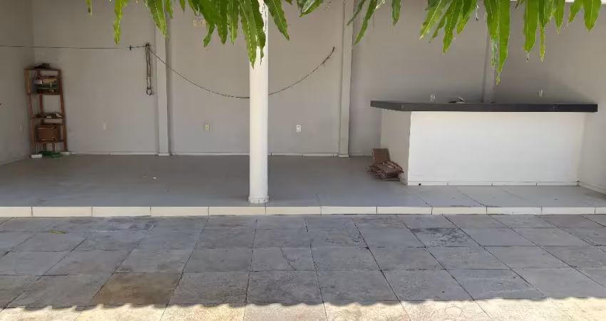 Casa grande - casa ótima para familia grande, ótima area externa.