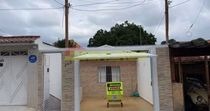 CASA TÉRREA, à 13 MINUTOS A PÉ DO METRO TUCURUVI