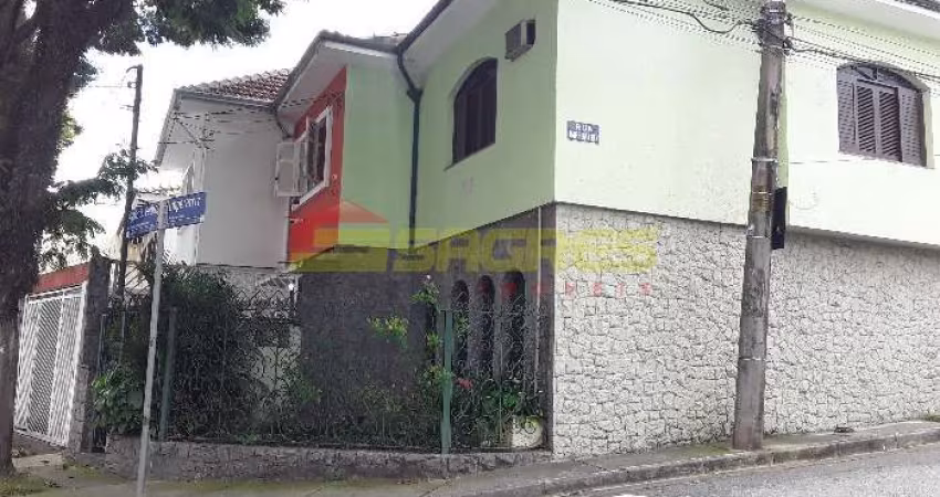 Sobrado com 03 Quartos, com 160m²