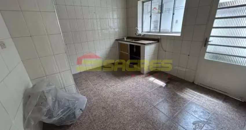 Casa térrea com 01 dormitório - 40m² Por R$ 1.100,00