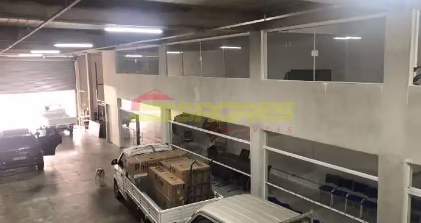 Galpão 885m² na vila pereira cerca por r$ 30.000,00