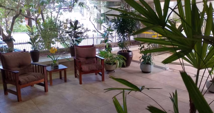 Apartamento 2 dormitórios - Vila Matilde,  1 banheiro - 1 vaga - cozinha - sala conjugada com sala de jantar - sacada - lavanderia. 9º andar, próximo a Praça da Toco