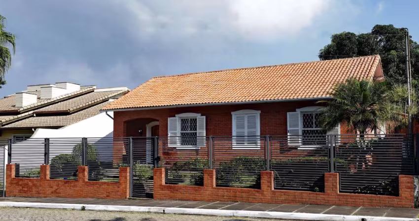 Casa para Venda em Volta Redonda / RJ no bairro Laranjal