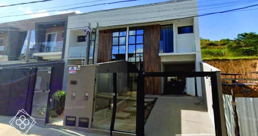 Casa para Venda em Volta Redonda / RJ no bairro Jardim Provence