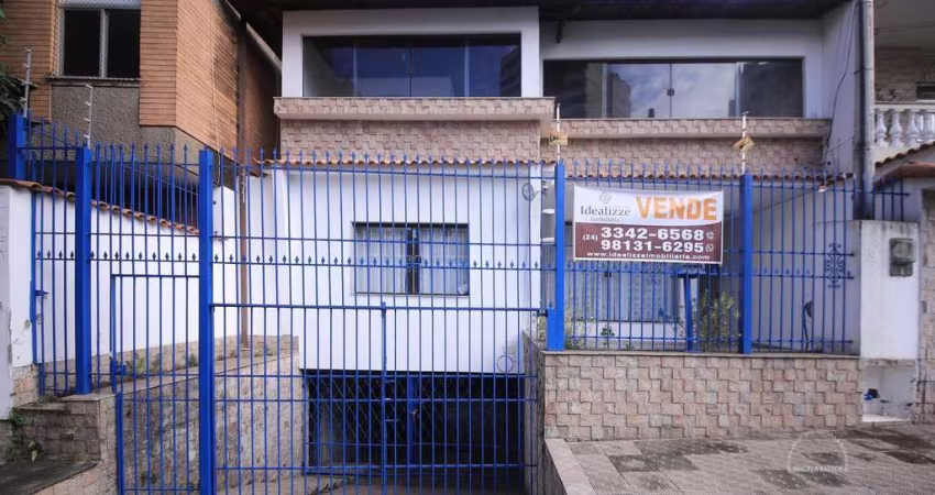 Casa para Venda em Volta Redonda / RJ no bairro Jardim Amália