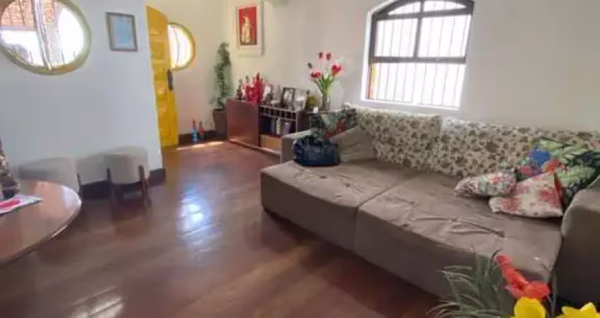 Casa para Venda em Volta Redonda / RJ no bairro Jardim Amália