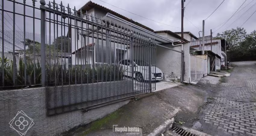 Casa para Venda em Volta Redonda / RJ no bairro Retiro