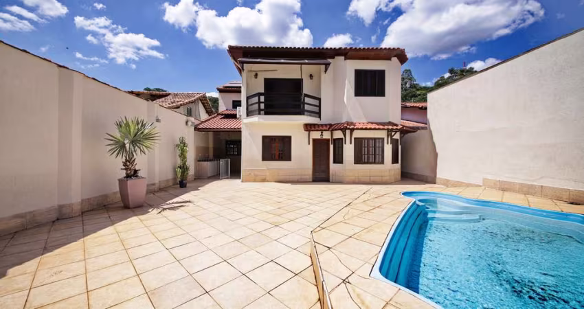 Casa para Venda em Volta Redonda / RJ no bairro Vale da Colina