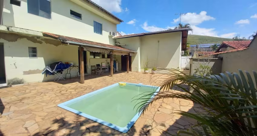 Casa de 4 quartos em Volta Redonda / RJ no bairro Vale da Colina