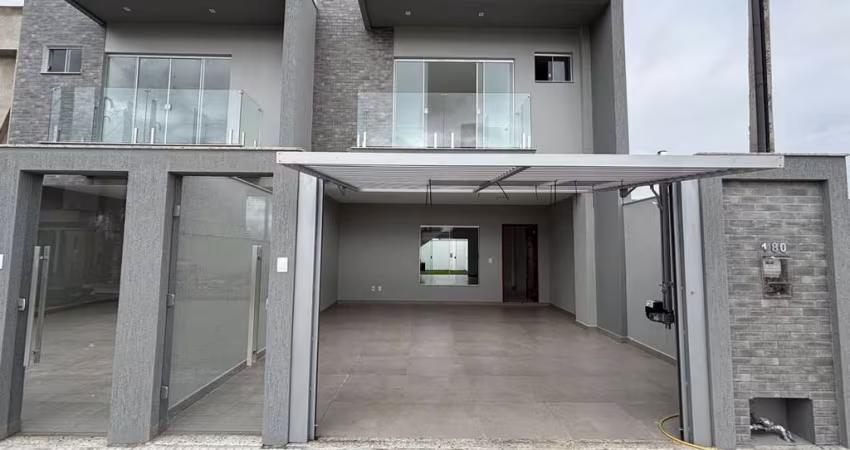 Casa duplex de alto padrão com 3 quartos, 173m² e área gourmet no Bougainville – Volta Redonda/RJ
