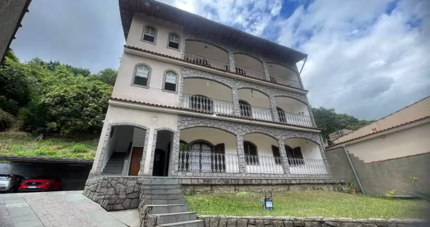 Amplo apartamento com 4 quartos 1 suíte no bairro sessenta / volta redonda