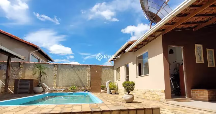 Casa linear com edícula , 3 quartos, 1 suíte e piscina, jardim belvedere.