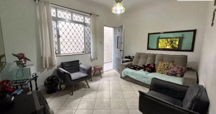 Vendo 2 dormitórios com quintal térreo