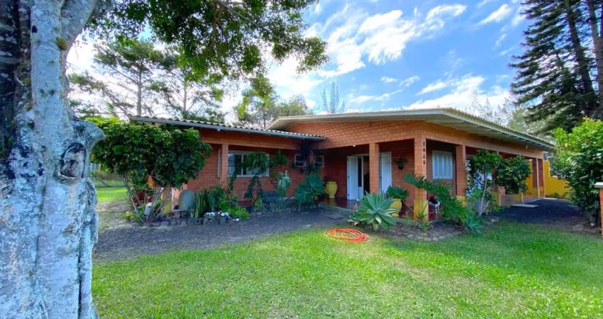 Casa com quatro quartos apenas 200 metros do mar