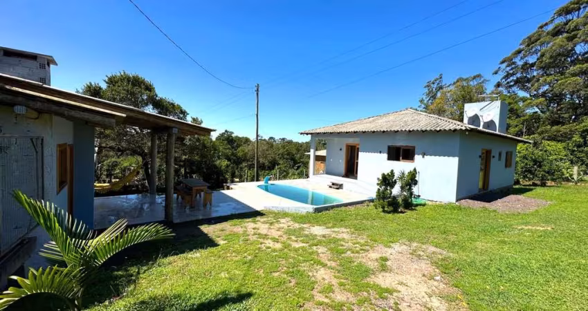 Casa com piscina no bairro Itapeva em Torres