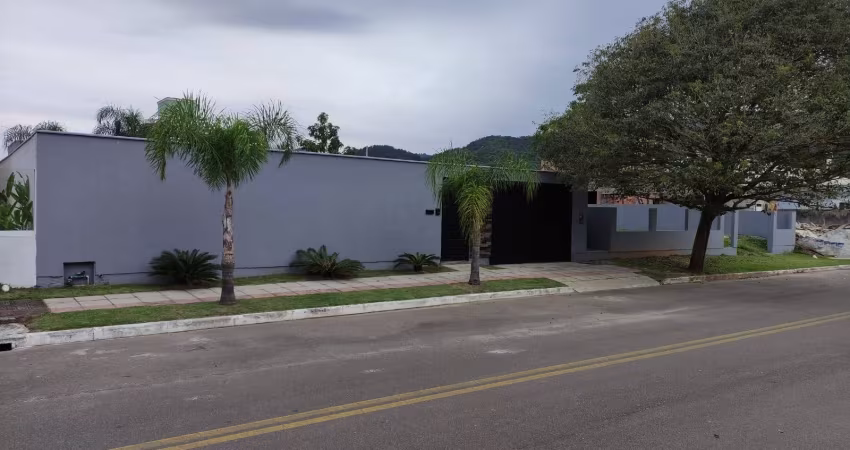 Propriedade com terreno de 900m2 no Loteamento/Condomínio Moinho Rio Ver