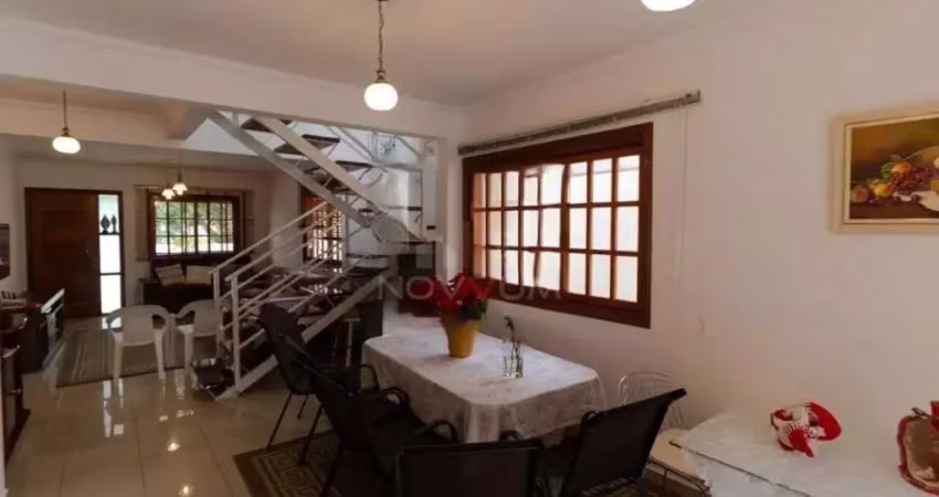 Casa a venda com 180m2, 3 quartos e 5 vagas