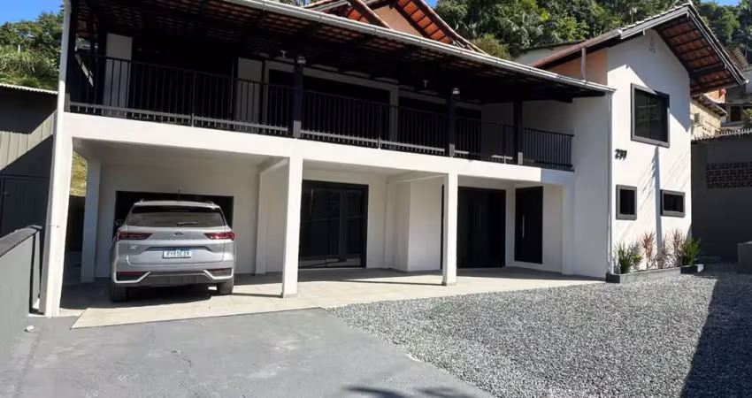 Casa com 4 quartos à venda em Água Verde, Blumenau 