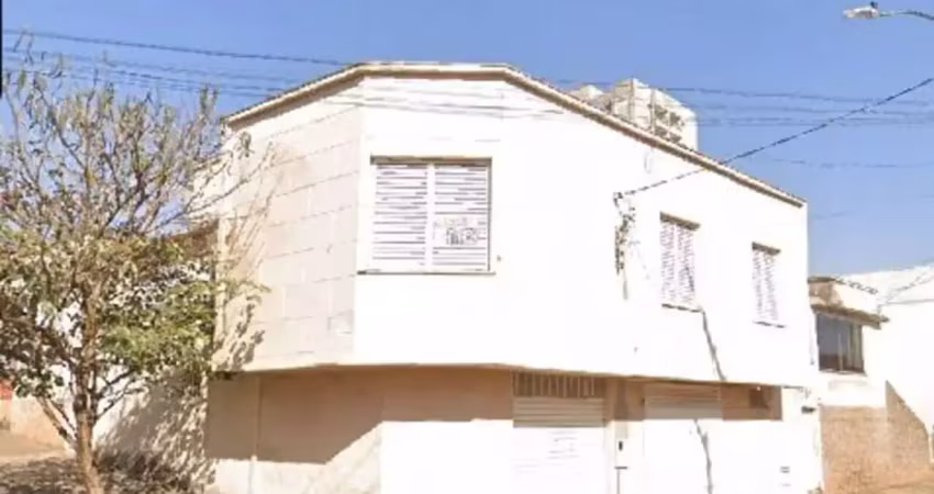 Ampla casa de esquina com 3 quartos e cômodo comercial na abadia – uberaba!