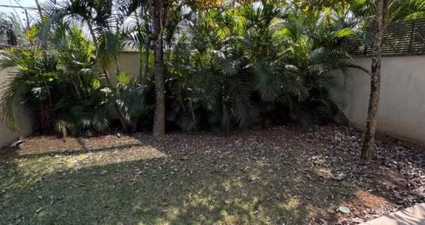 Casa em condomínio para venda com 4 quartos, sendo 4 suítes, 320m²