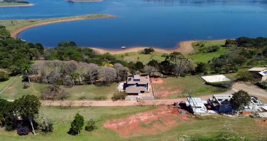 Casa em condomínio para venda com 4 quartos, sendo 4 suítes, 368m²