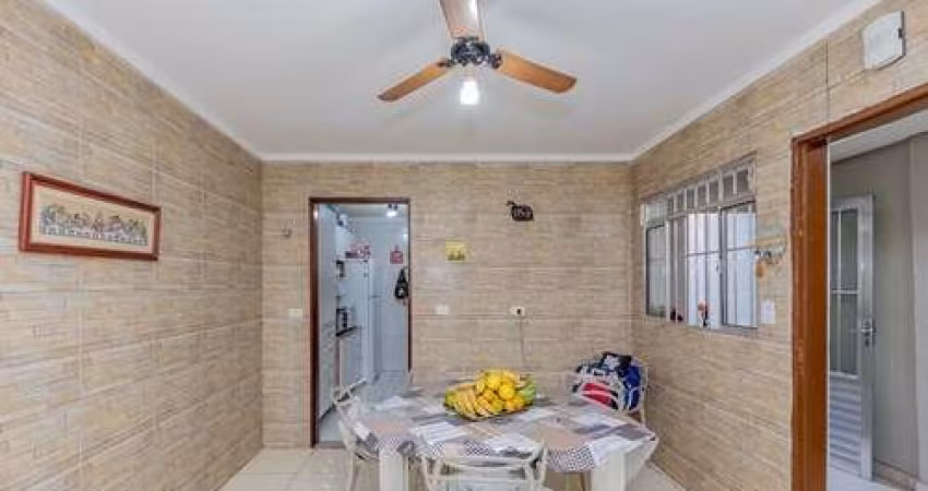 Sobrado para venda com 2 quartos, sendo 1 suíte, 228m²