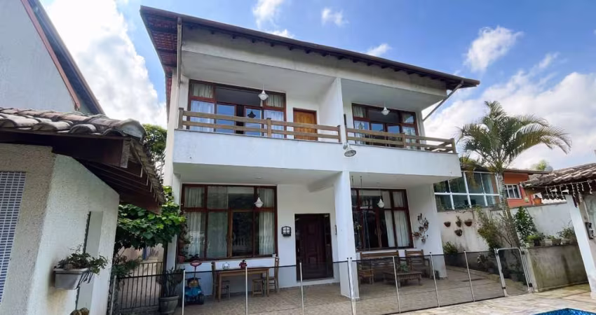 Casa no condomínio Pinus Park para venda com 4 quartos, sendo 4 suítes, 302m²