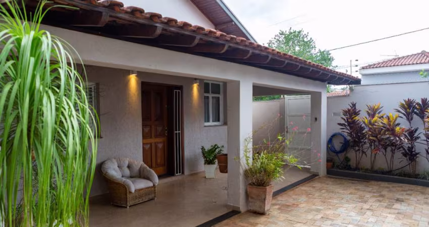 Casa de vila para venda com 3 quartos, sendo 1 suíte, 220m²
