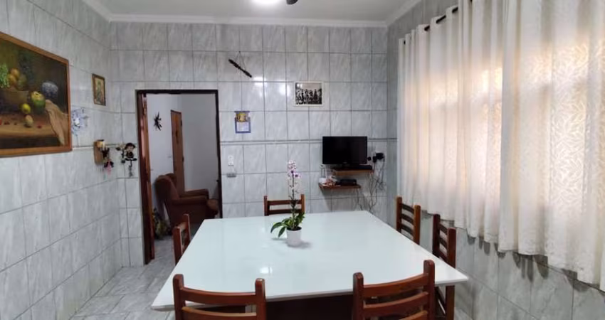 Casa de vila para venda com 4 quartos, sendo 2 suítes, 208m²