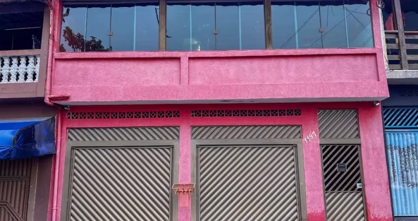 Casa de vila para venda com 3 quartos, sendo 1 suíte, 237m²