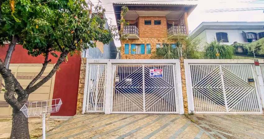 Sobrado para venda com 3 quartos, sendo 3 suítes, 190m²