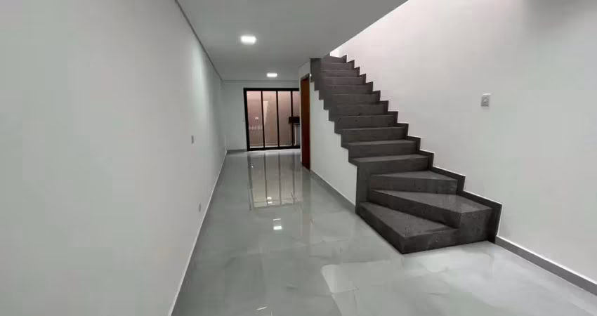 Sobrado para venda com 2 quartos, sendo 1 suíte, 80m²