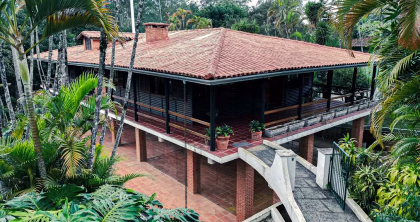 Casa no condomínio JARDIM COLIBRI para venda com 4 quartos, sendo 2 suítes, 464m²