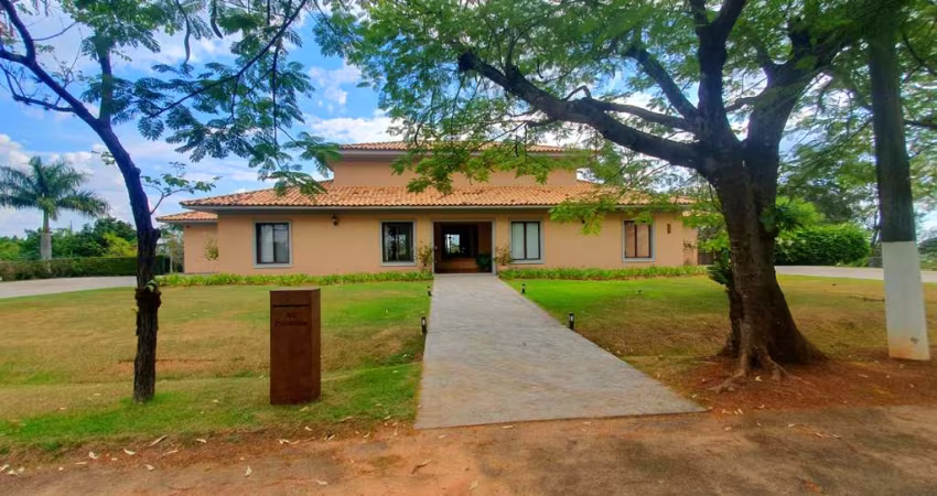 Casa no condomínio Haras Paineiras para venda com 5 quartos, sendo 5 suítes, 560m²
