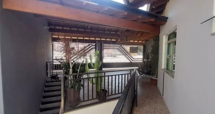 Casa de vila para venda com 4 quartos, sendo 1 suíte, 297m²