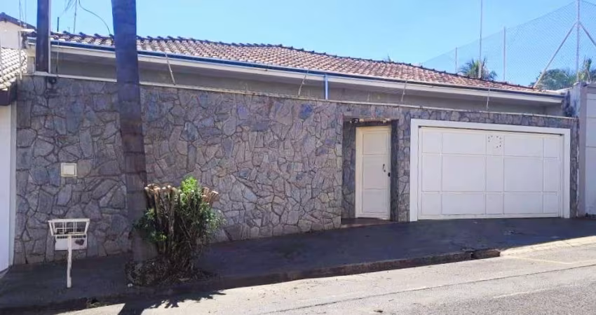 Casa de vila para venda com 3 quartos, sendo 1 suíte, 242m²